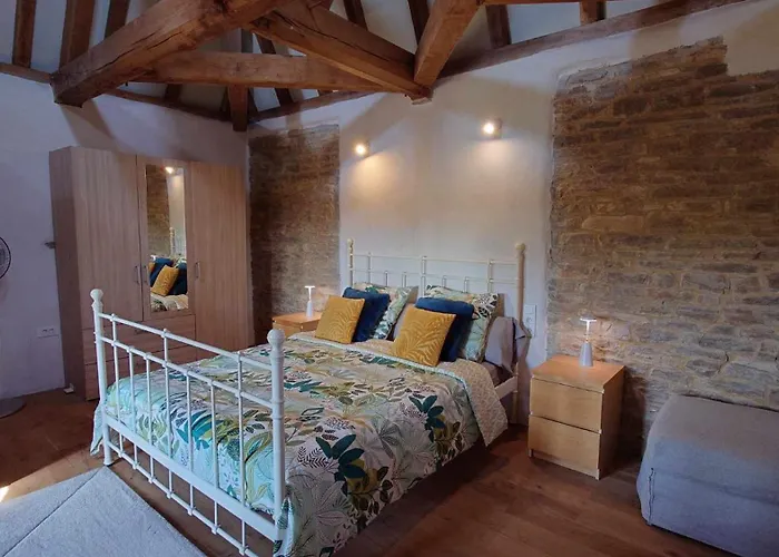 Hébergement de vacances Atypique Maison De Charme *